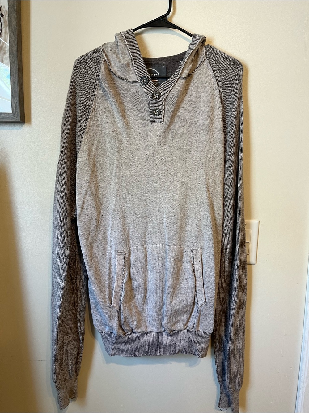 BKE Men's Two-Tone Gray Raglan Henley hoodie